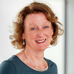 Rona McGeoch | Hof University of Applies Sciences Rona McGeoch | Hof University of Applies Sciences
