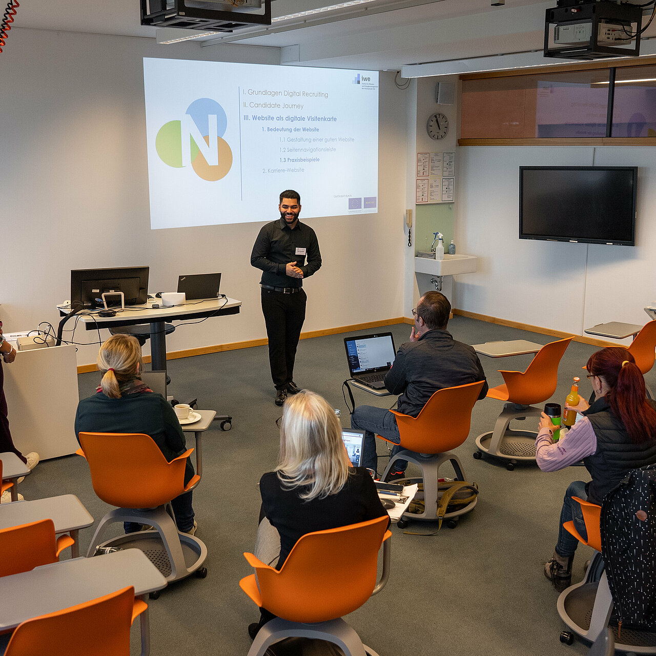 Kurs/Weiterbildung in einem Zimmer