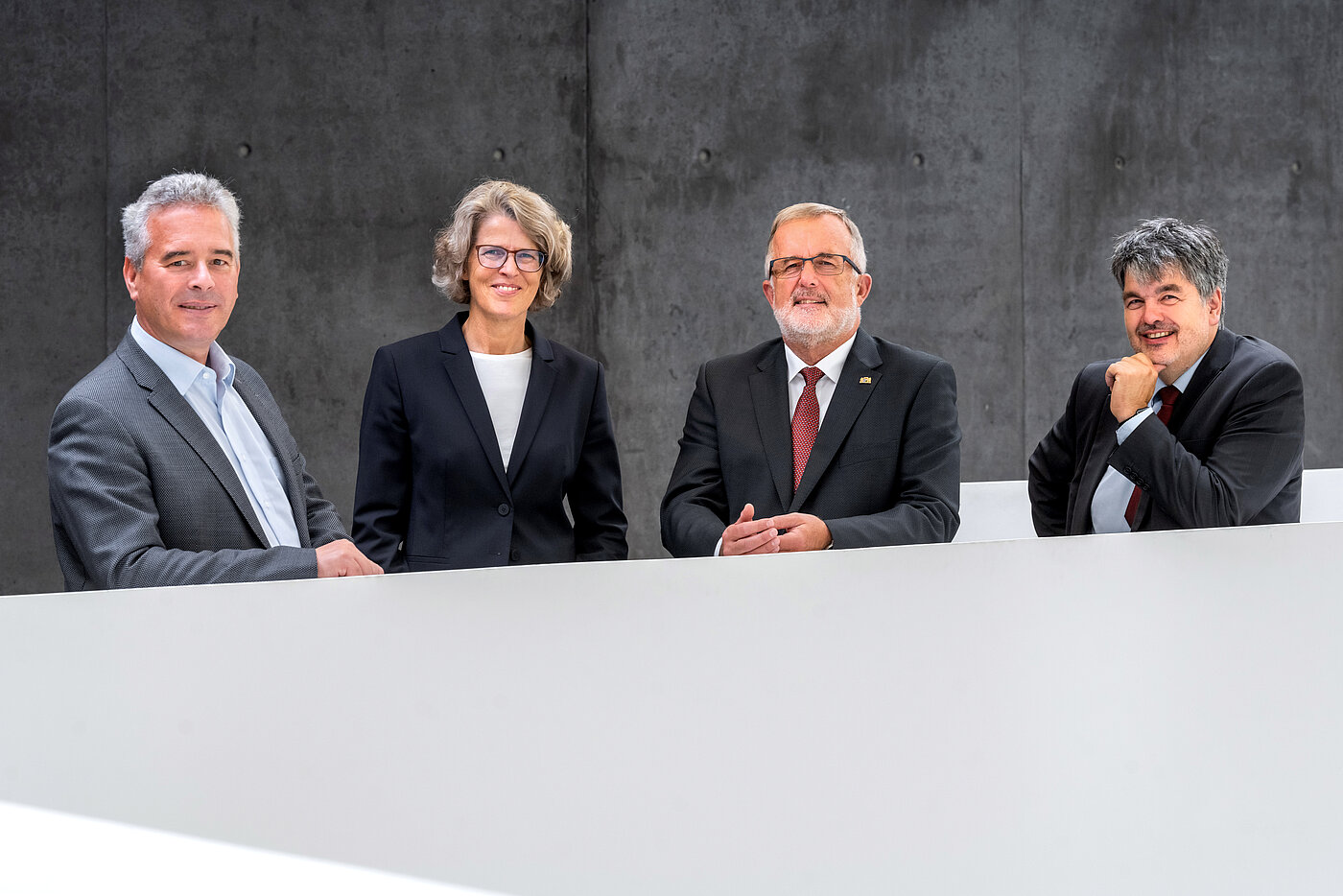 Hochschulleitung 2022: (v.l.) Vizepräsident Forschung und Entwicklung Prof. Dr. Valentin Plenk, Kanzlerin Ute Coenen, Hochschulpräsident Prof. Dr. Dr. h.c. Jürgen Lehmann, Vizepräsident Lehre Dietmar Wolff