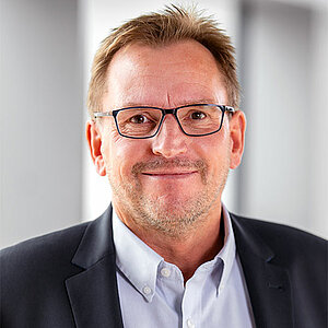 Prof. Oliver Lottes | Hof University of Applies Sciences Prof. Oliver Lottes | Hof University of Applies Sciences