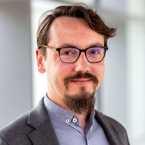 Prof. Dr. Florian Adamsky | Hof University of Applies Sciences