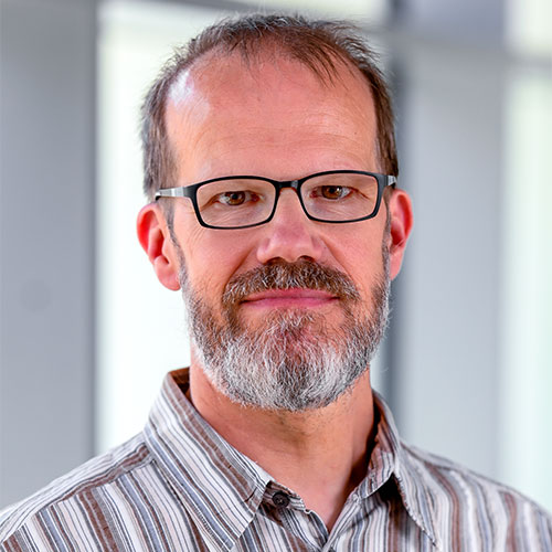 Prof. Dr. Jörg Scheidt | Hof University of Applies Sciences Prof. Dr. Jörg Scheidt | Hof University of Applies Sciences